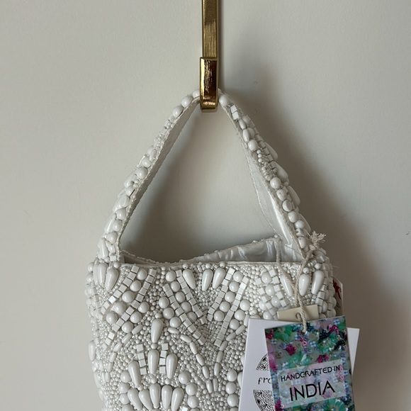 Viral White Beaded Bucket Bag - Picture 3 of 6
